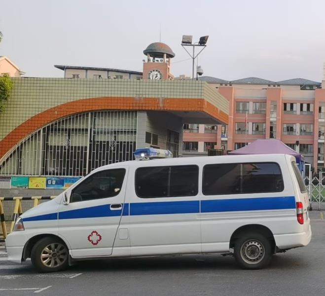 香河救护车出租护送骨折病人一公里多少钱